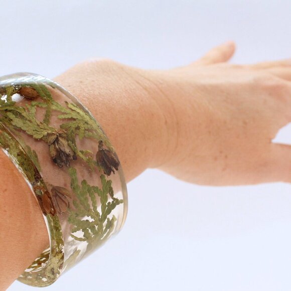 Handmade One-of-A-Kind Real Cedar Resin Bangle - Evergreen Bracelet - Picture 5 of 6